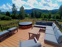 Taras z balia (jacuzzi)