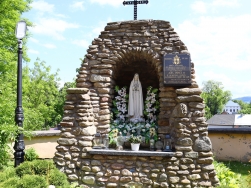 Kościół Matki Bożej Królowej Polski i świętego Maternusa w Stroniu Śląskim