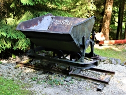 jaskinia Niedźwiedzia Kletno - wózek górniczy