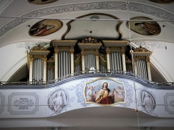 Kościół Matki Bożej Królowej Polski i świętego Maternusa w Stroniu Śląskim